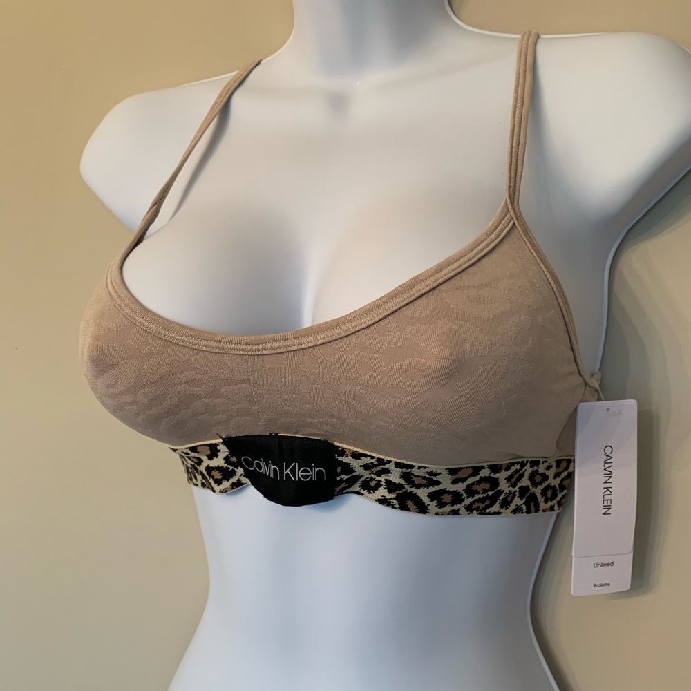 Calvin Klein cheetah sports bra SIZE S! RARE😱✨